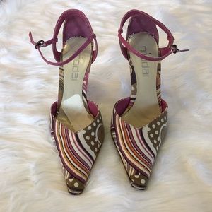 Think Spring in these adorable heels by MODA Sz 7